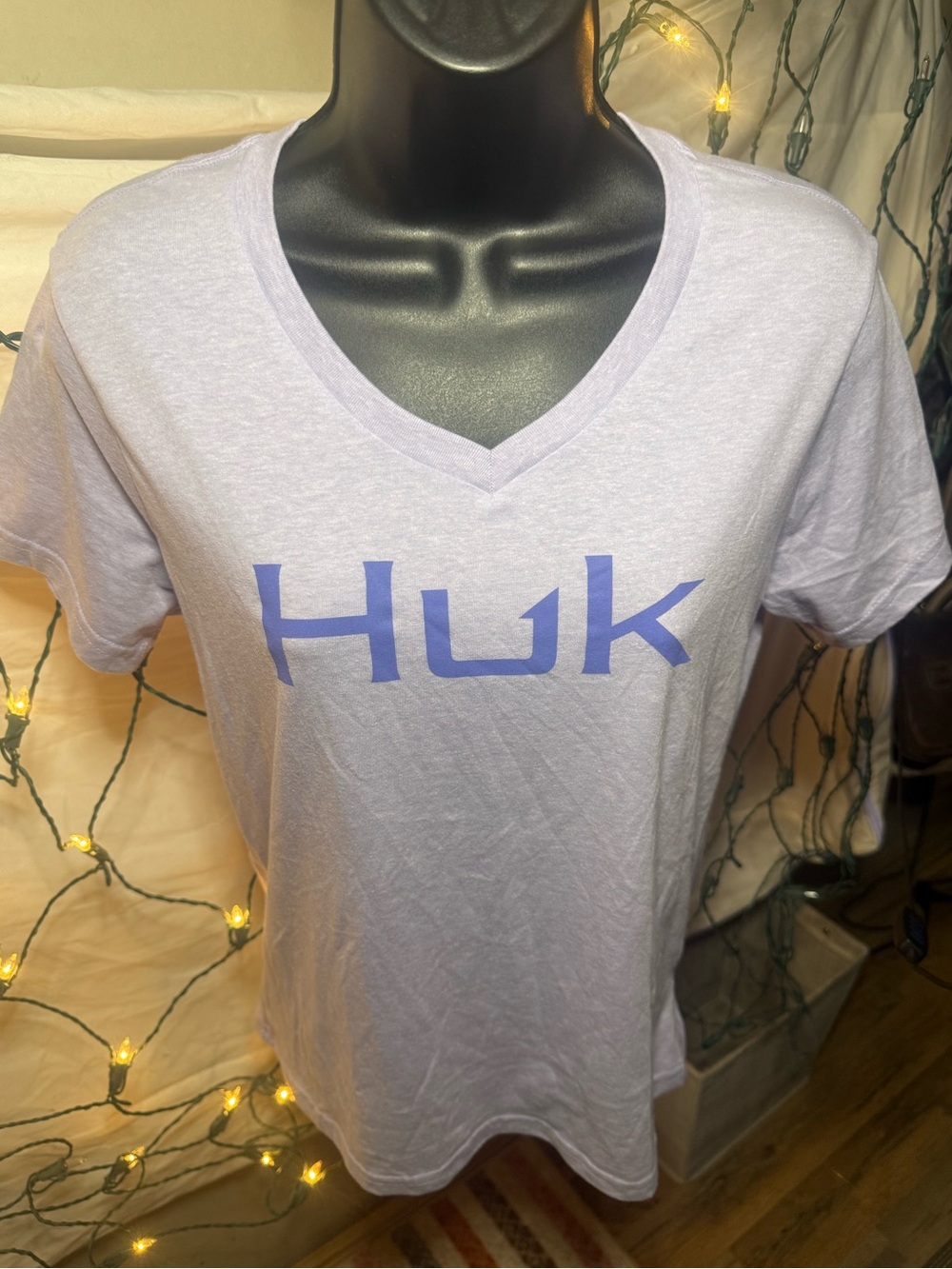 💜 NWT Huk Women’s V-Neck Logo Tee – Lavender Purple Size Small